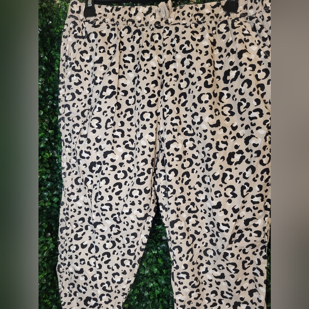 Girls Leopard Pull on pants (pockets)